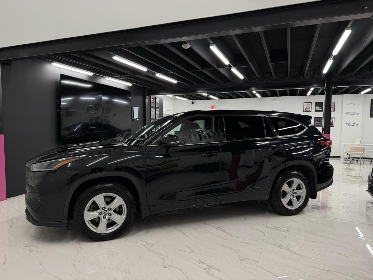Toyota Highlander LE AWD V6 2021