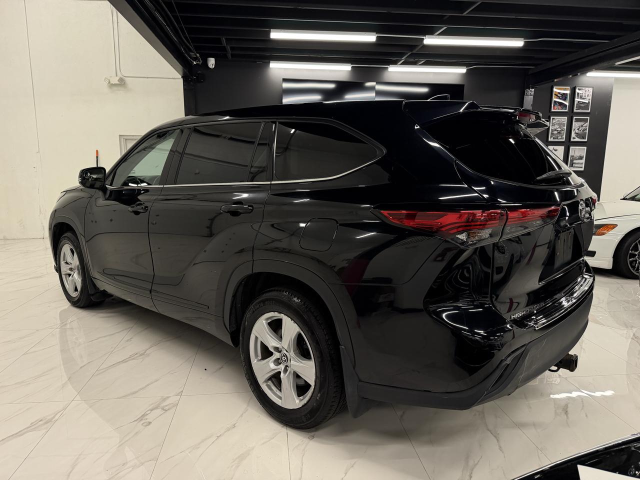 Toyota Highlander LE AWD V6 2021