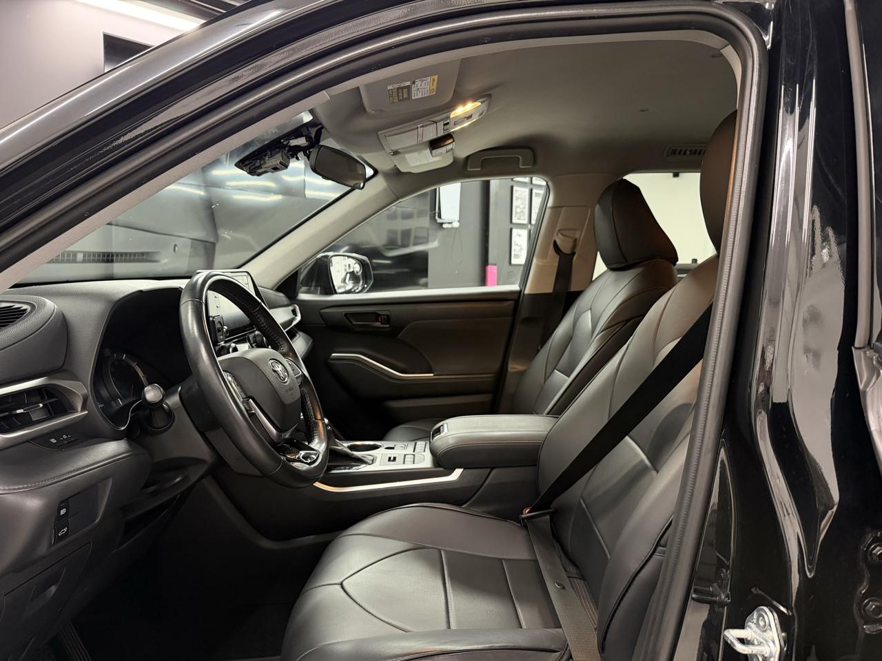 Toyota Highlander LE AWD V6 2021