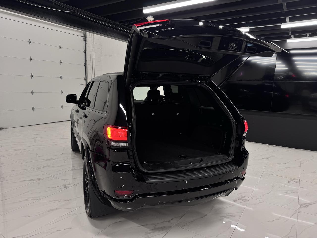 Jeep Grand Cherokee Laredo 4WD 2020