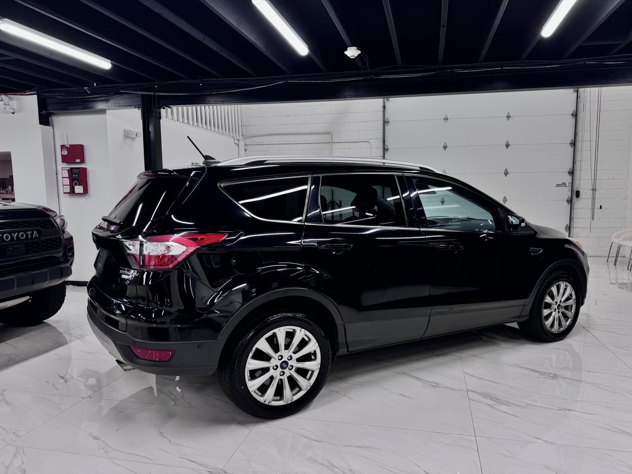 Ford Escape Titanium 4WD 2018