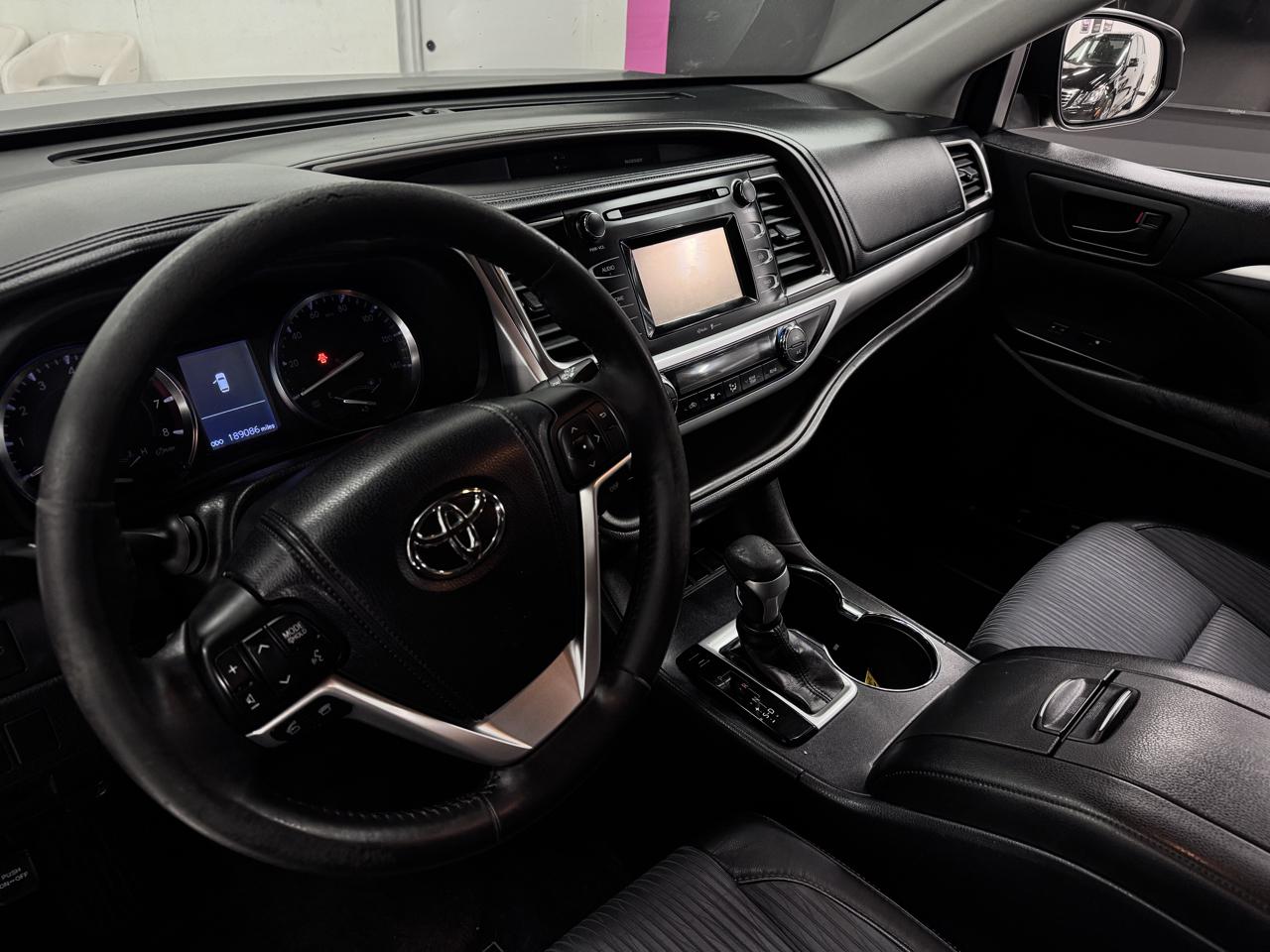 Toyota Highlander LE FWD V6 2014
