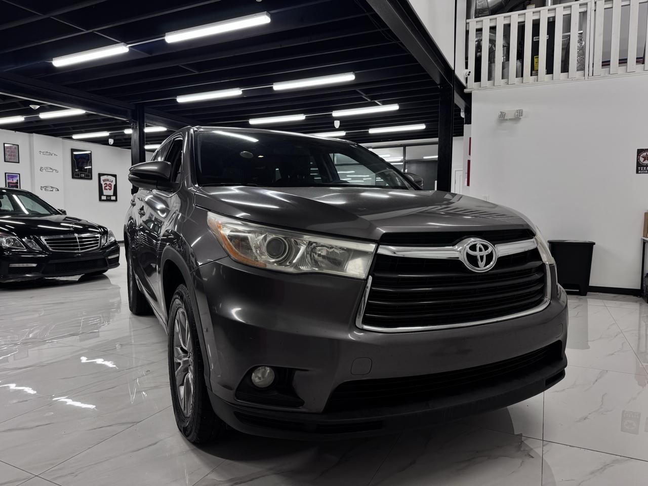 Toyota Highlander LE FWD V6 2014