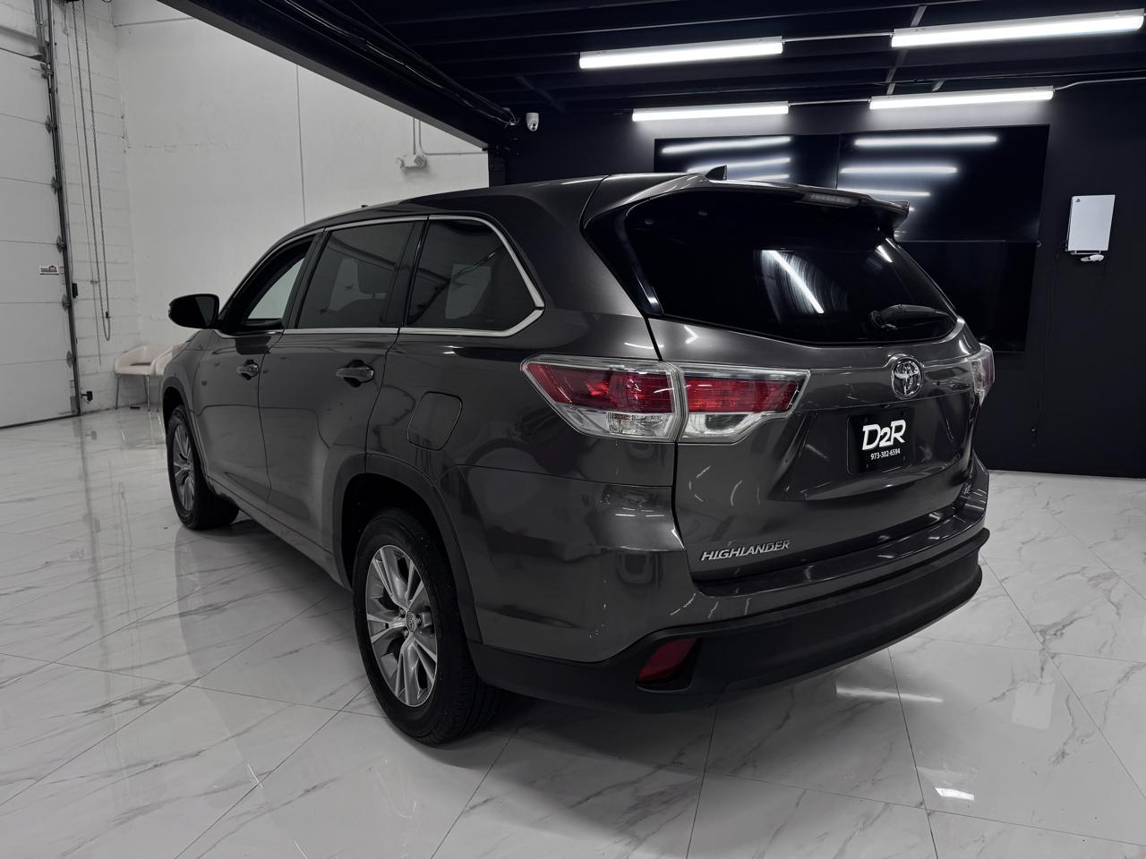 Toyota Highlander LE FWD V6 2014