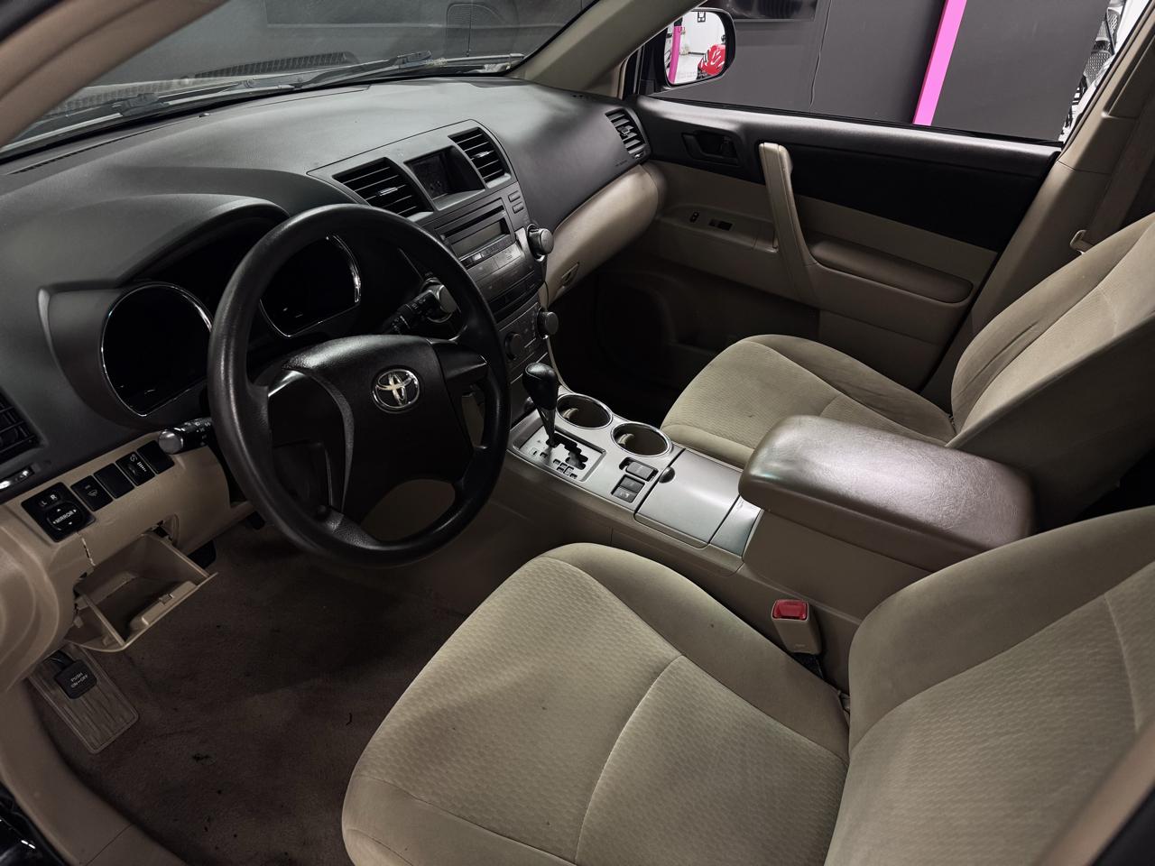 Toyota Highlander Base 4WD 2010