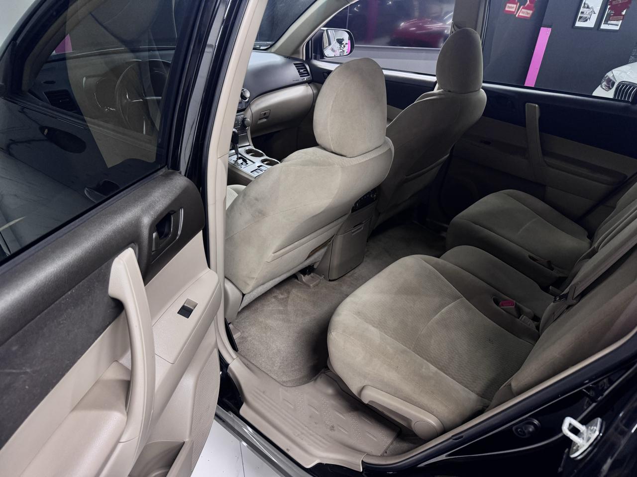 Toyota Highlander Base 4WD 2010