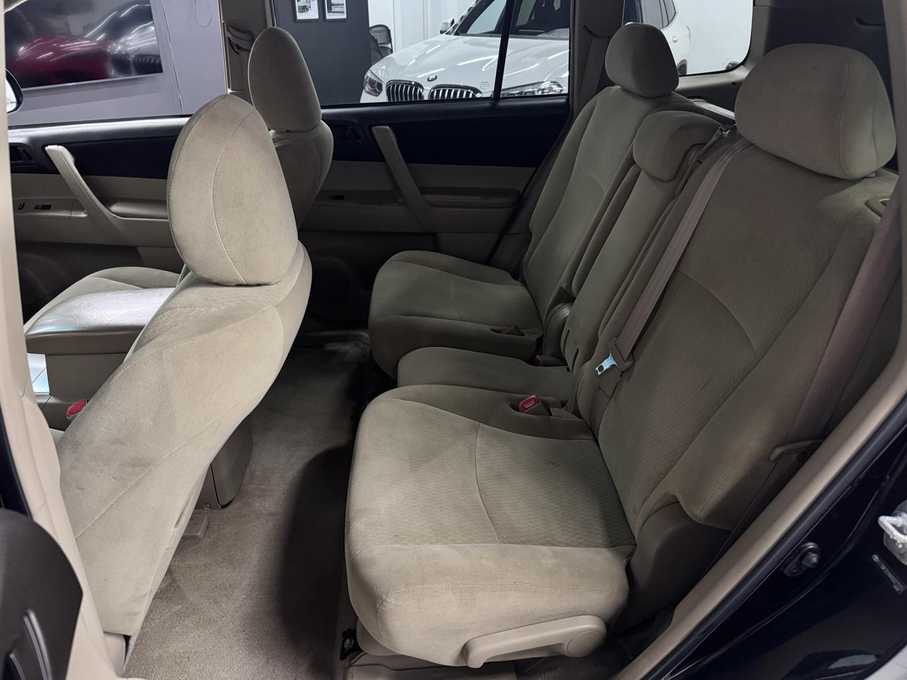Toyota Highlander Base 4WD 2010