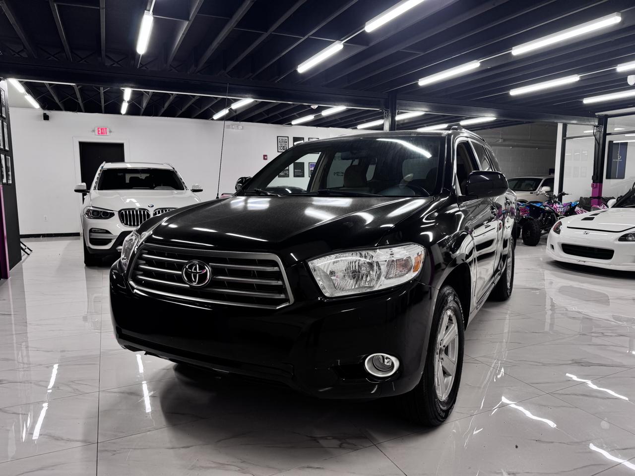 Toyota Highlander Base 4WD 2010
