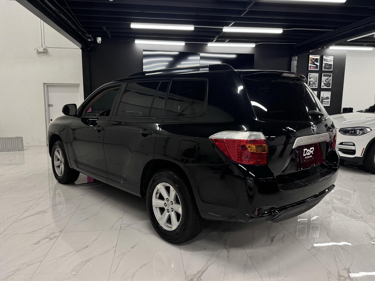 Toyota Highlander Base 4WD 2010