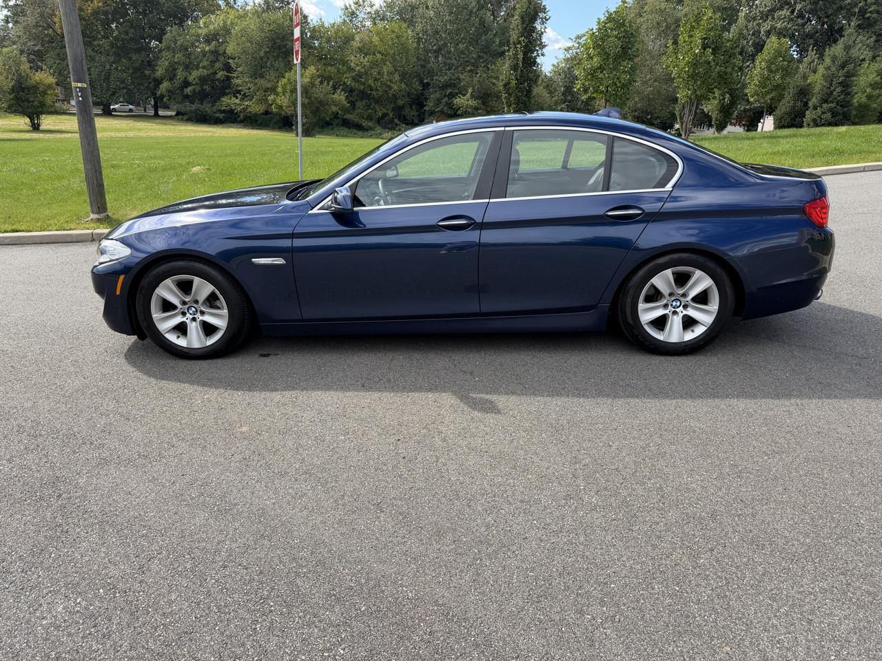 BMW 5-Series 528i xDrive 2013