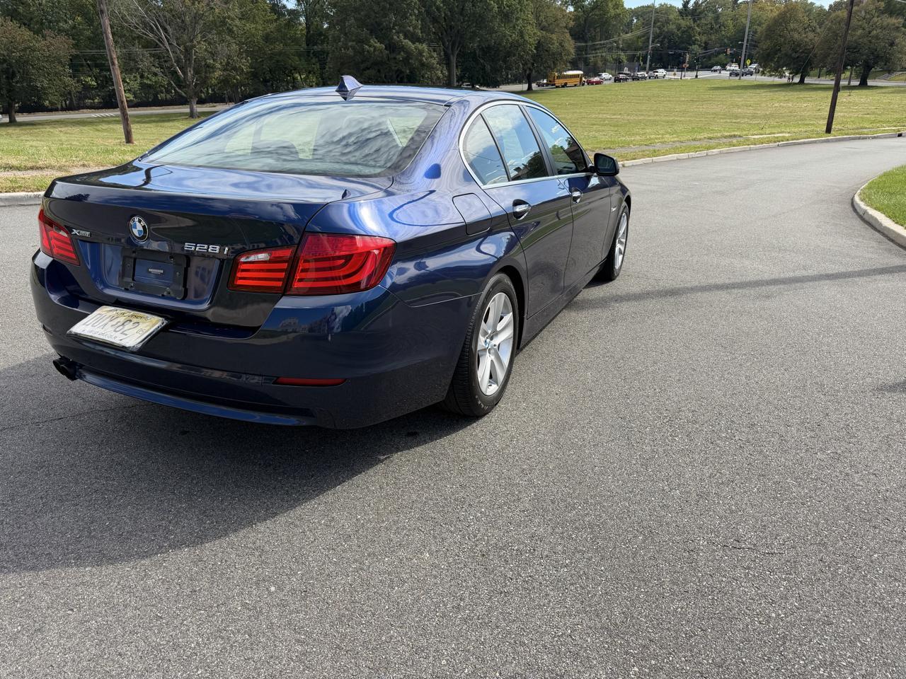 BMW 5-Series 528i xDrive 2013