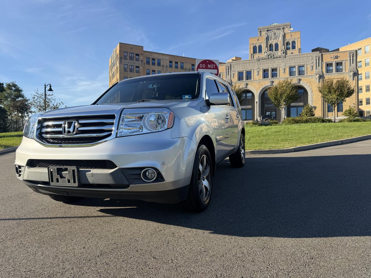 Honda Pilot Touring 4WD 5-Spd AT with DVD 2012