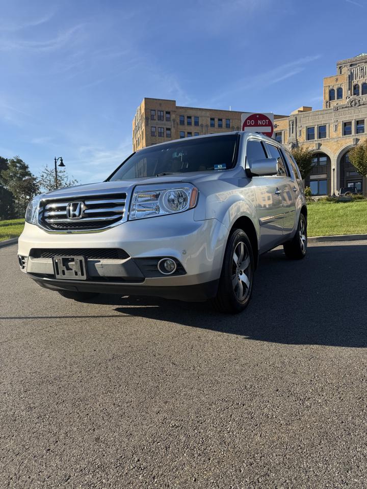 Honda Pilot Touring 4WD 5-Spd AT with DVD 2012