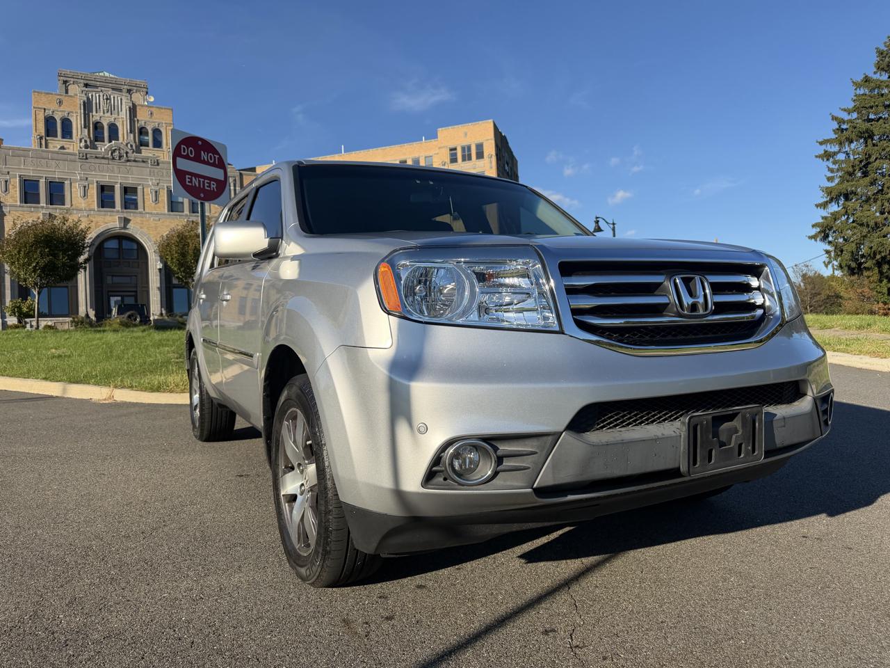 Honda Pilot Touring 4WD 5-Spd AT with DVD 2012
