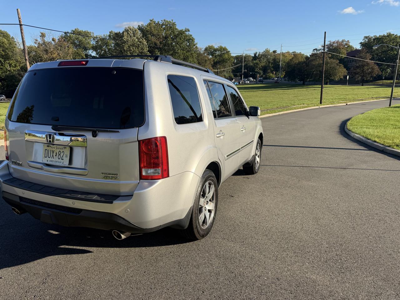 Honda Pilot Touring 4WD 5-Spd AT with DVD 2012