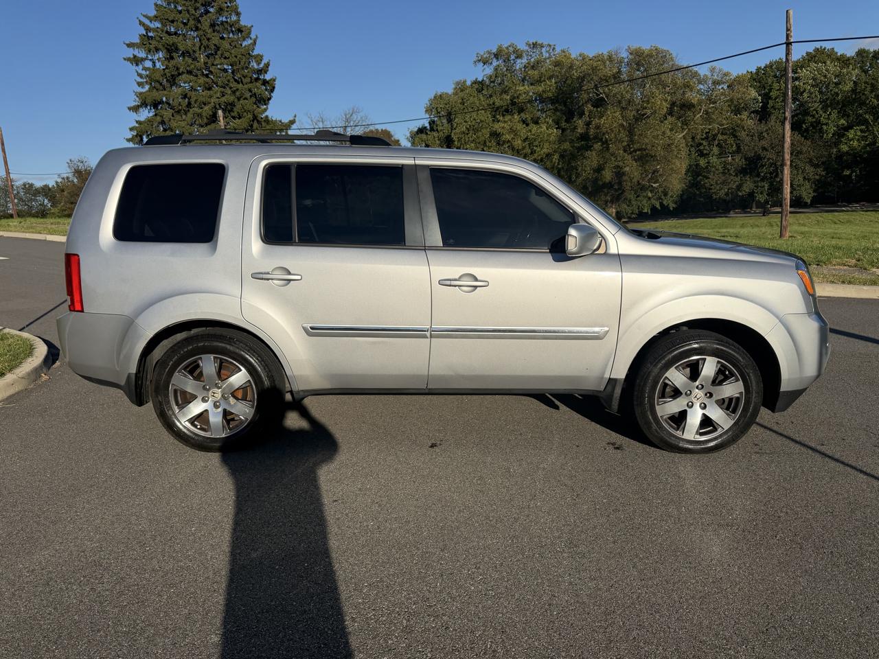 Honda Pilot Touring 4WD 5-Spd AT with DVD 2012