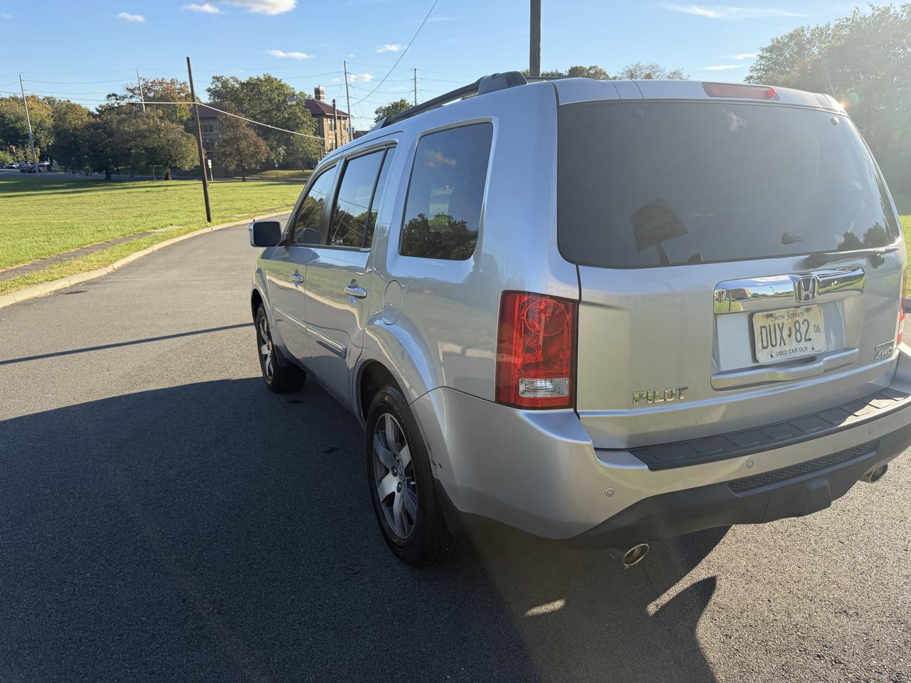 Honda Pilot Touring 4WD 5-Spd AT with DVD 2012