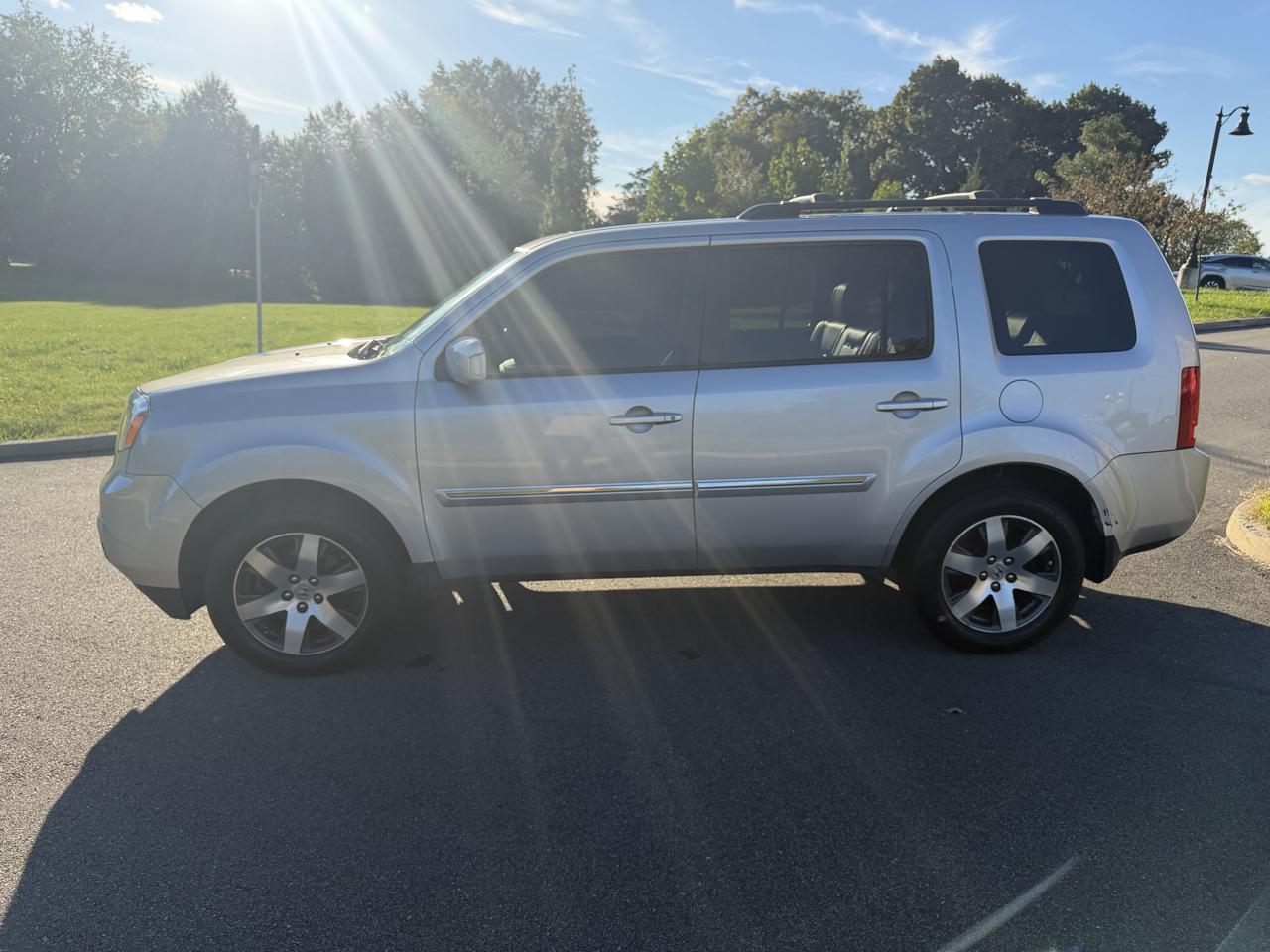 Honda Pilot Touring 4WD 5-Spd AT with DVD 2012