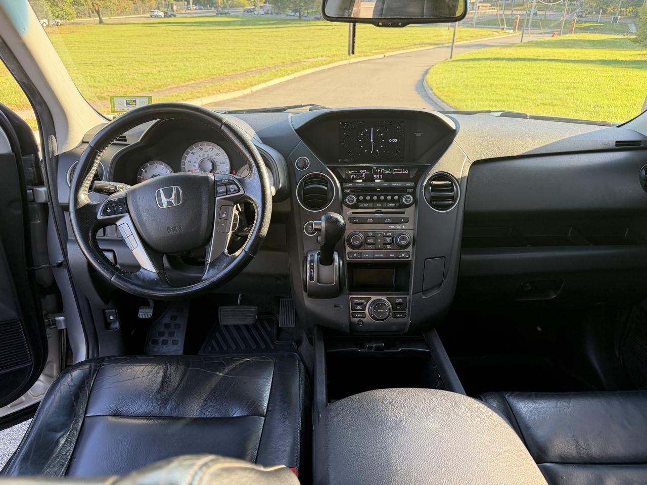 Honda Pilot Touring 4WD 5-Spd AT with DVD 2012