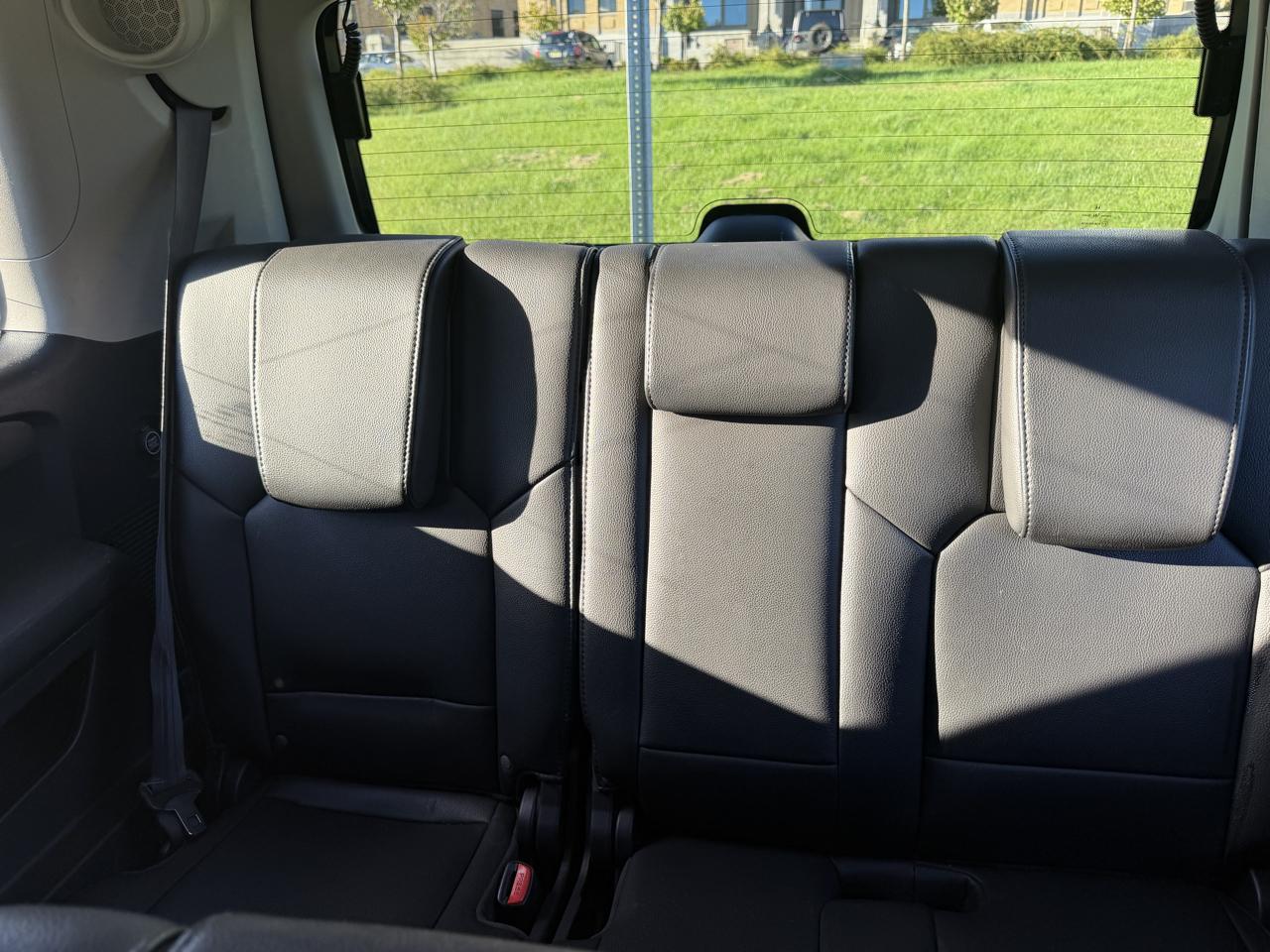 Honda Pilot Touring 4WD 5-Spd AT with DVD 2012
