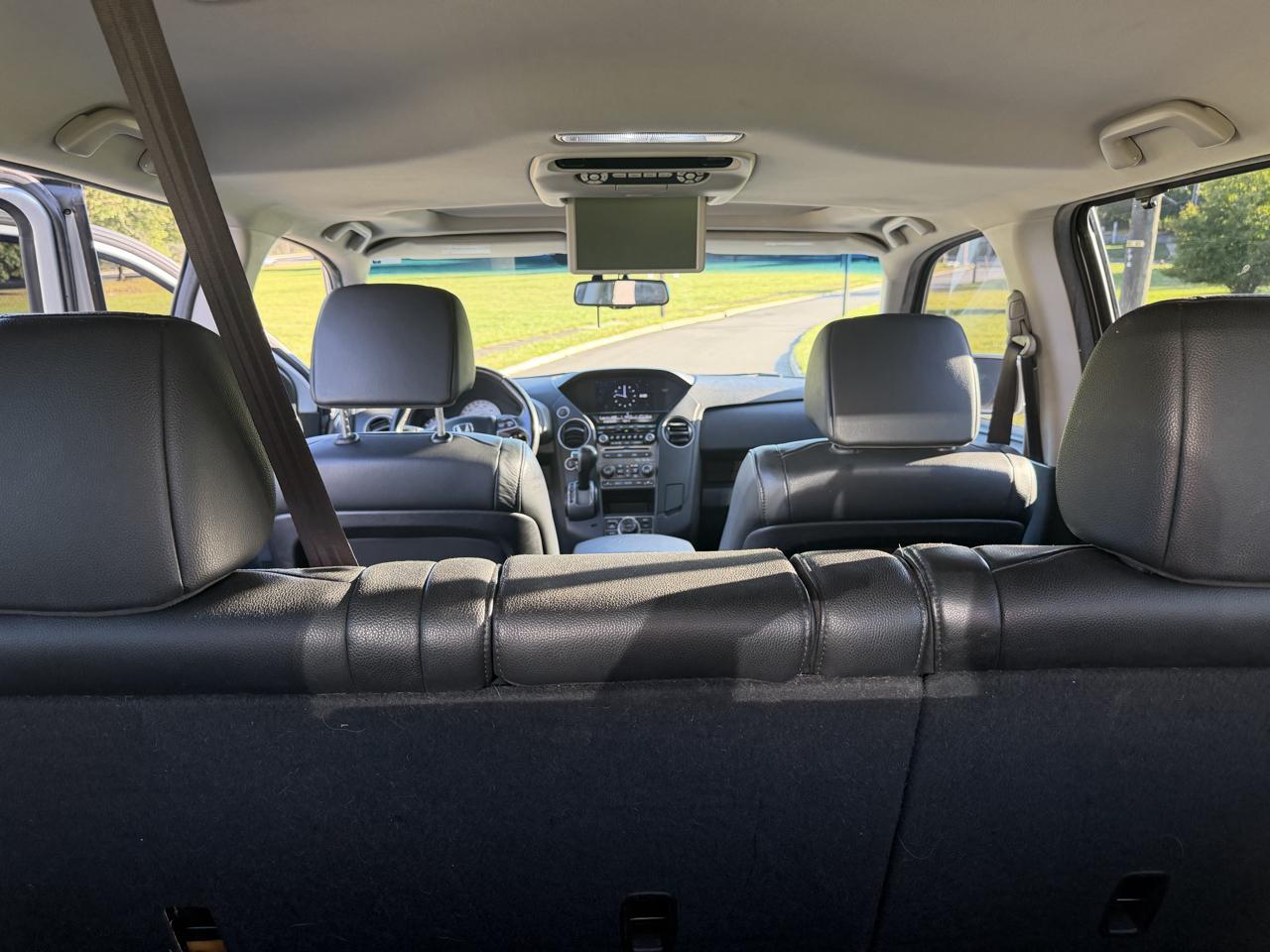Honda Pilot Touring 4WD 5-Spd AT with DVD 2012