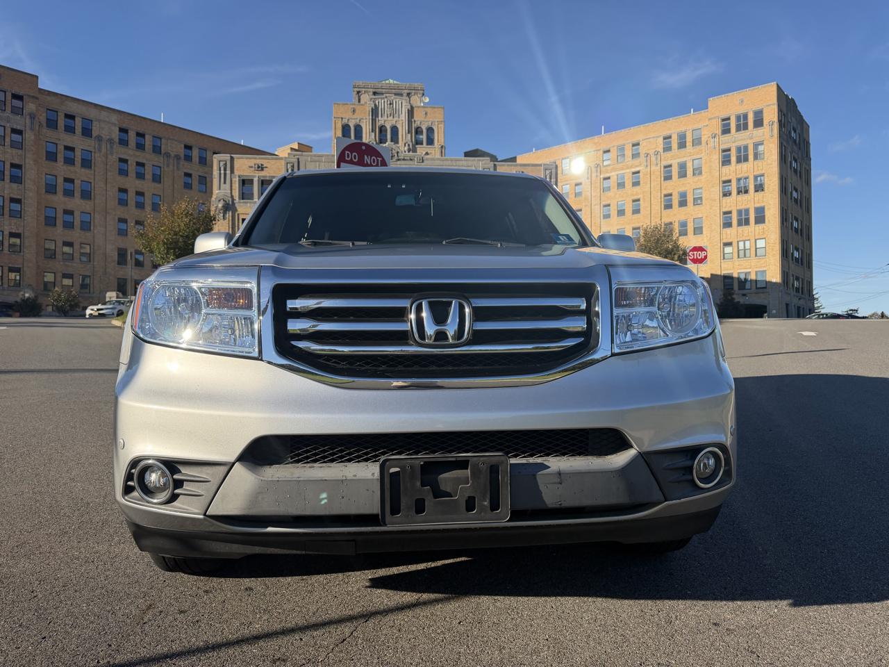 Honda Pilot Touring 4WD 5-Spd AT with DVD 2012