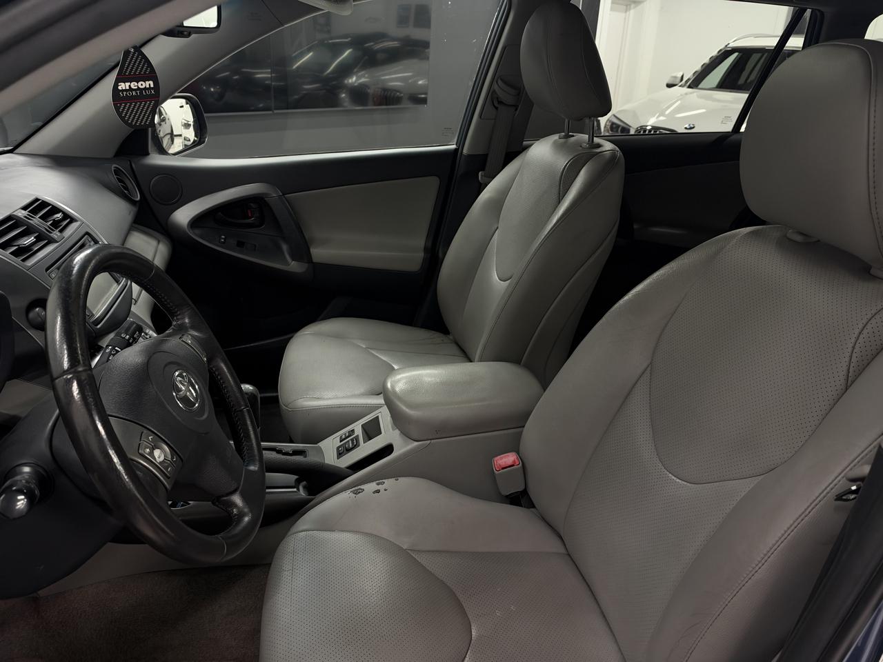 Toyota RAV4 Limited V6 4WD 2012