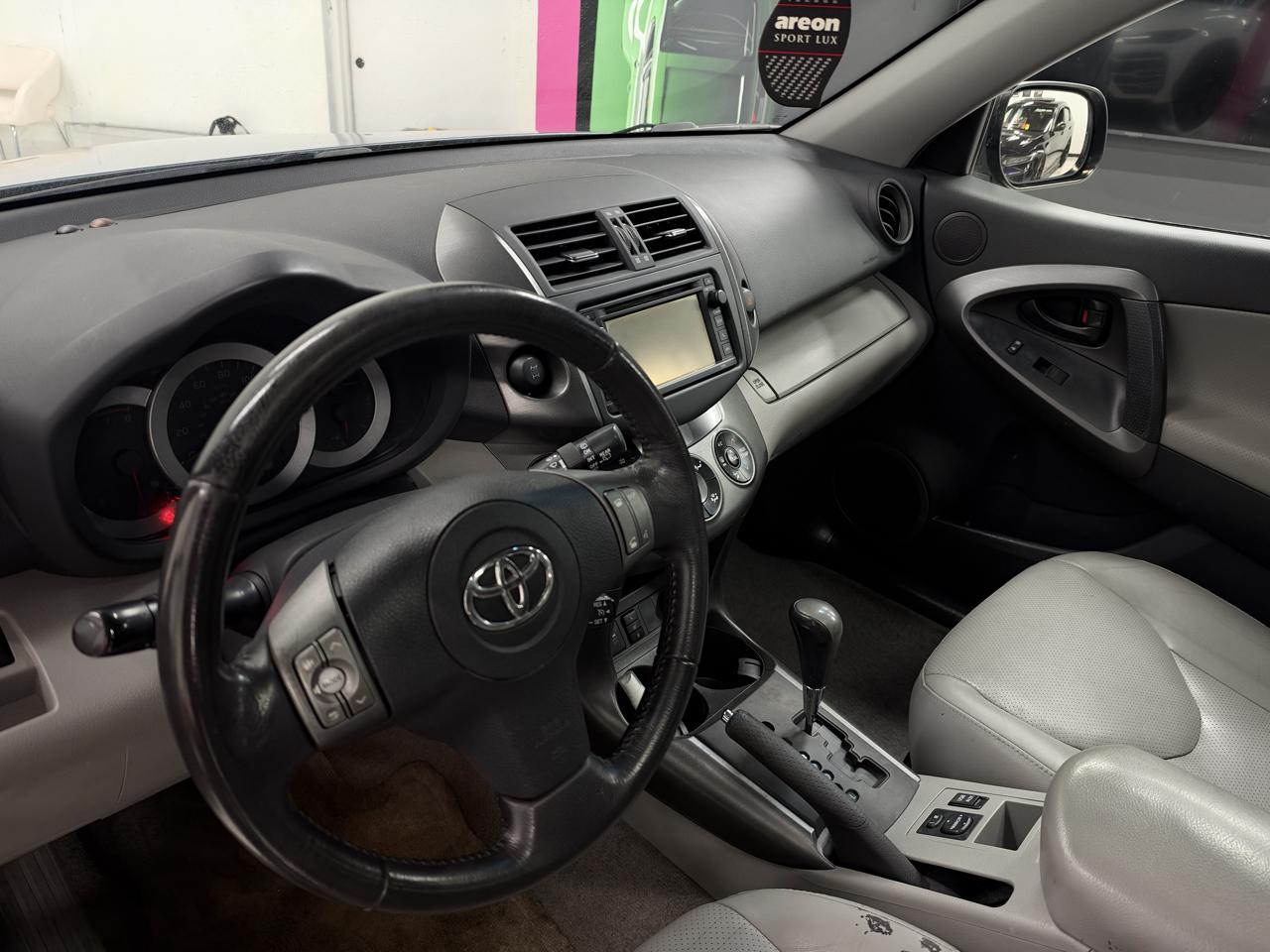 Toyota RAV4 Limited V6 4WD 2012
