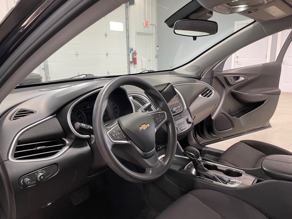 2023 Chevrolet Malibu 1LT photo 9