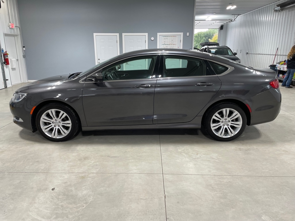 2015 Chrysler 200 Limited photo 3