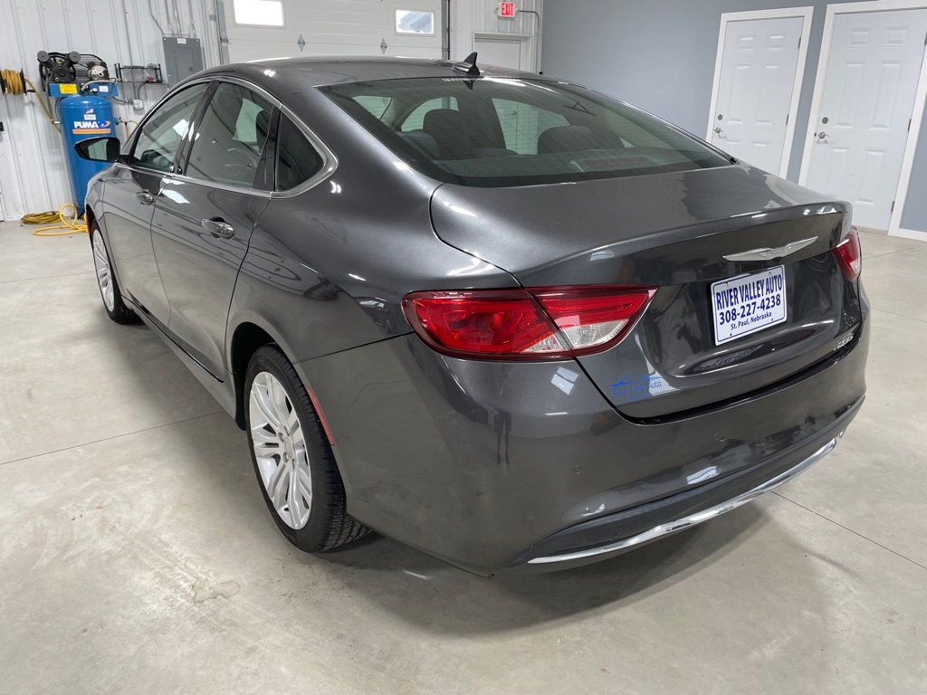 2015 Chrysler 200 Limited photo 4