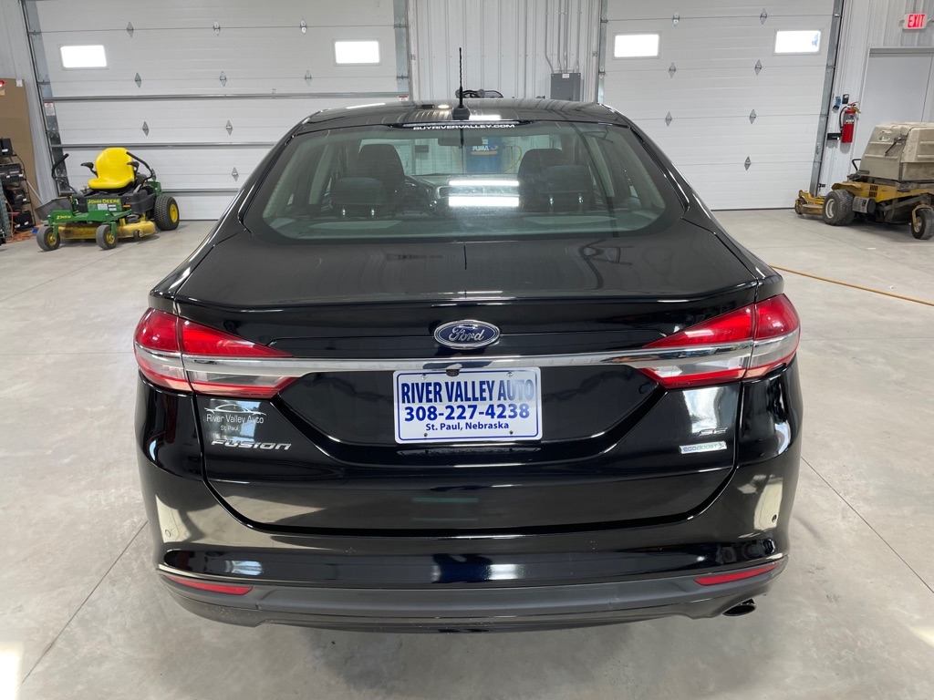 2017 Ford Fusion SE photo 3
