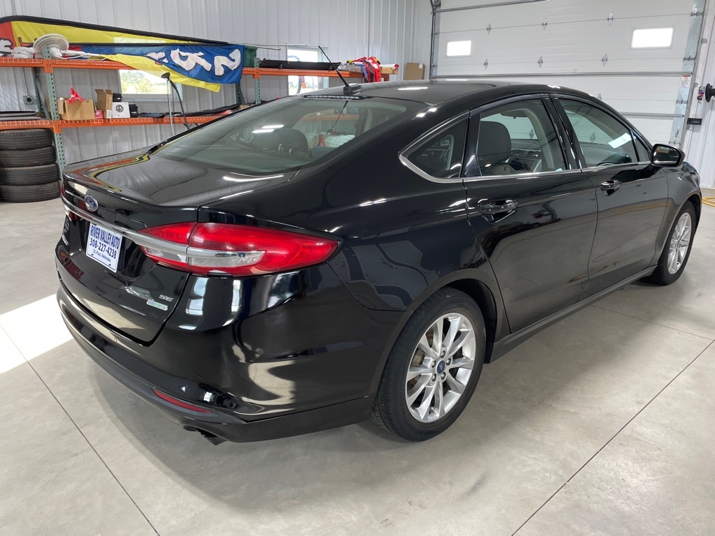 2017 Ford Fusion SE photo 4