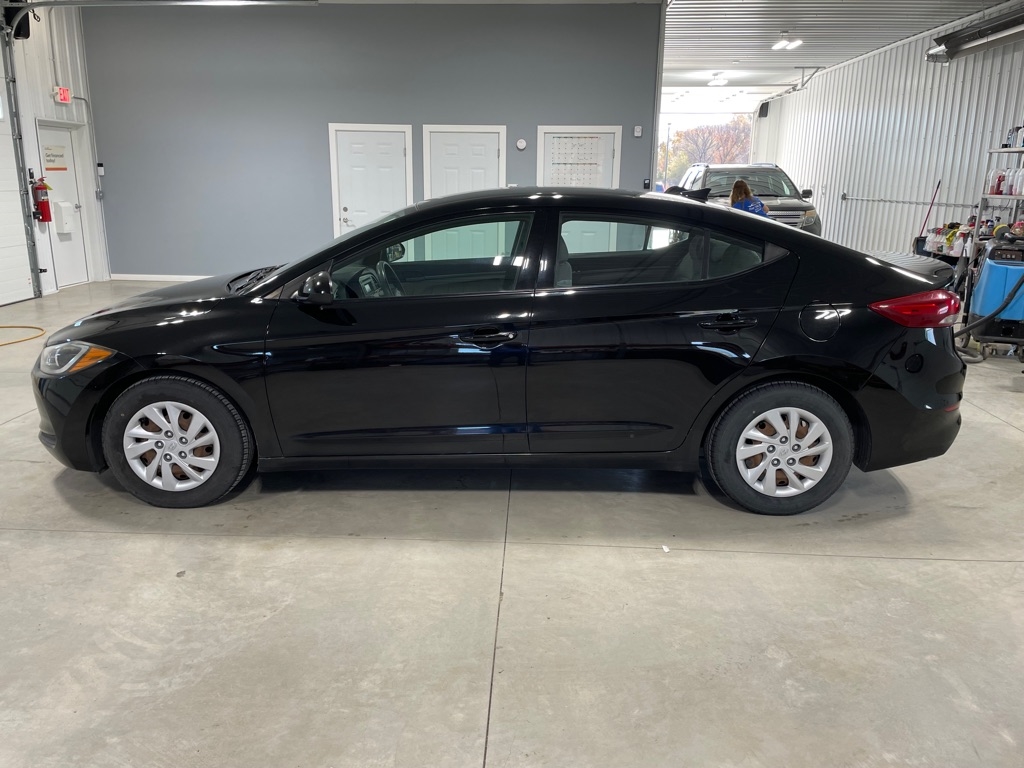 2017 Hyundai Elantra SE photo 3