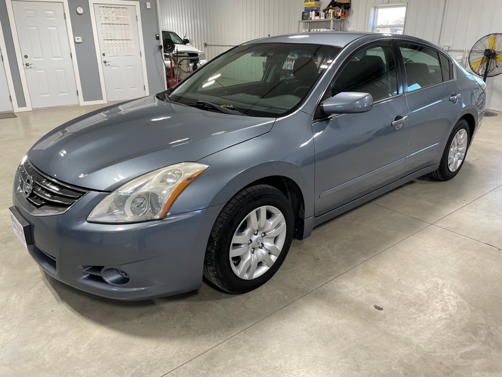 Nissan Altima  2010