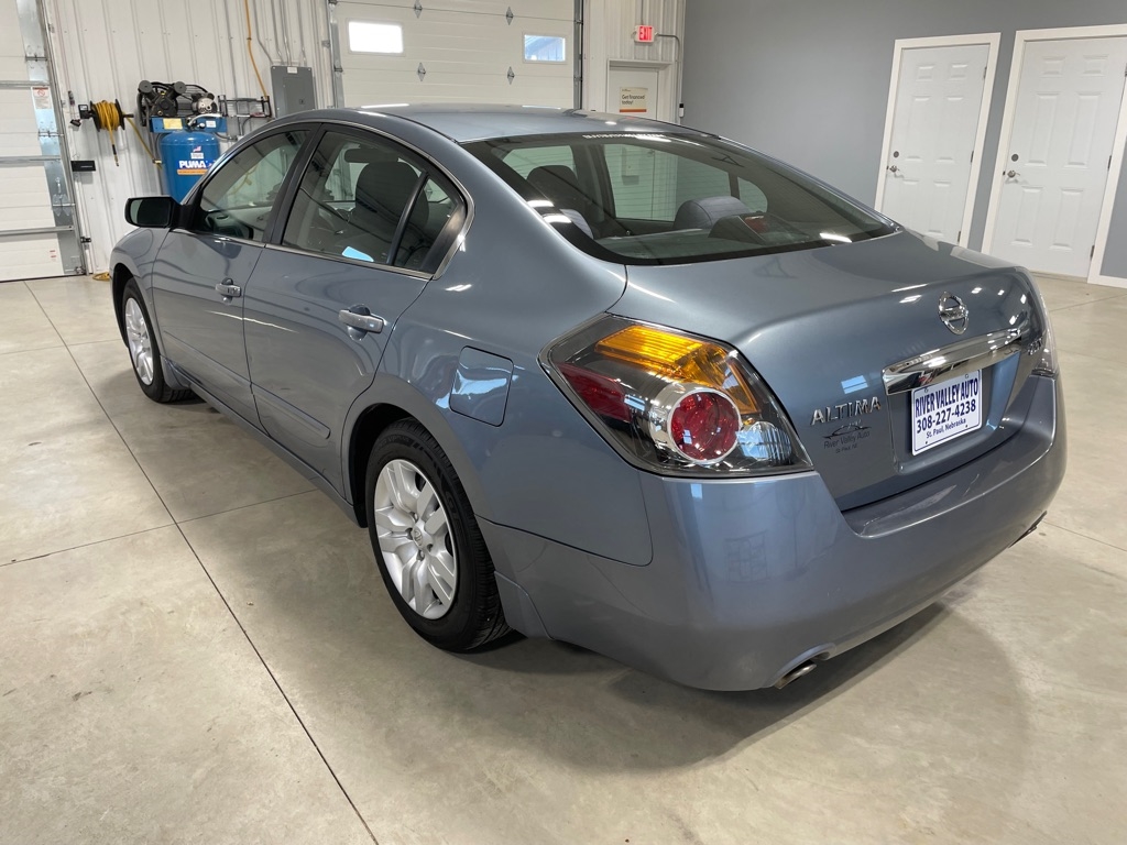 Nissan Altima  2010
