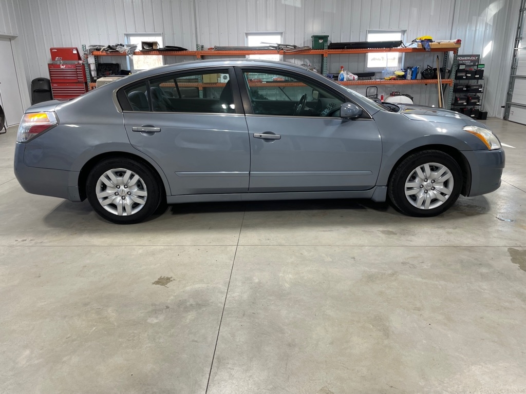 Nissan Altima  2010