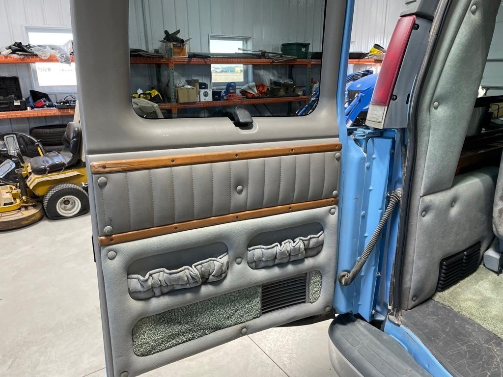 Chevrolet G-Series Van  1996