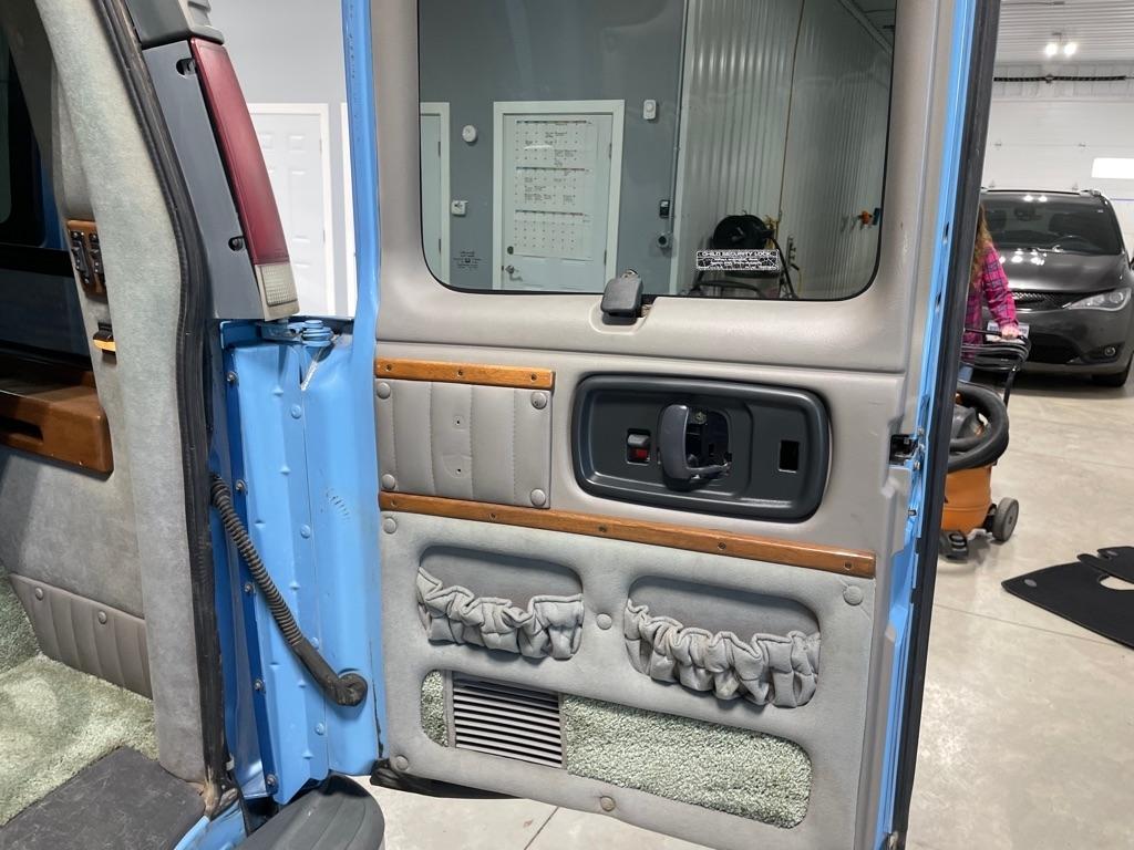 Chevrolet G-Series Van  1996