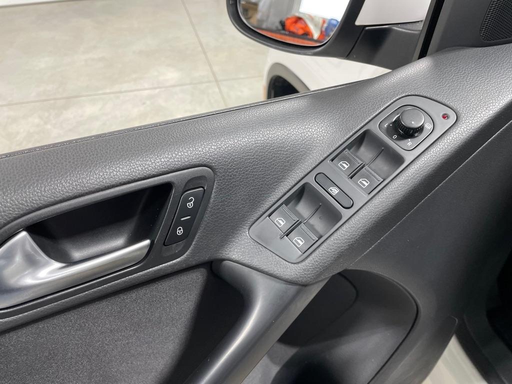 Volkswagen Tiguan  2012