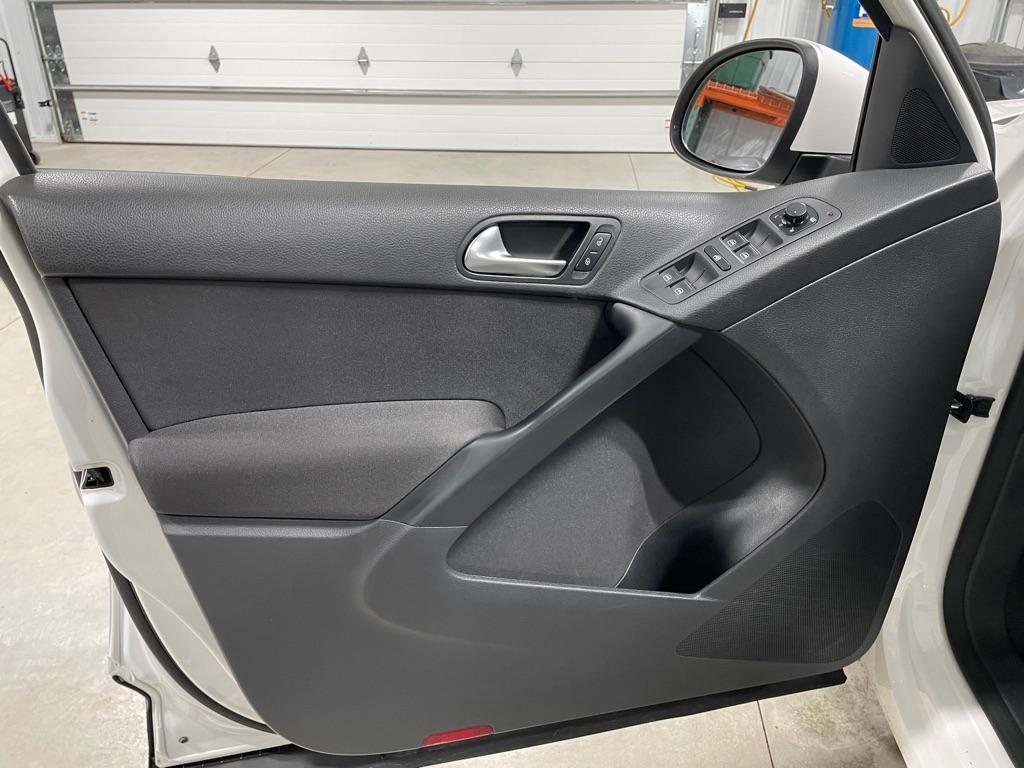 Volkswagen Tiguan  2012