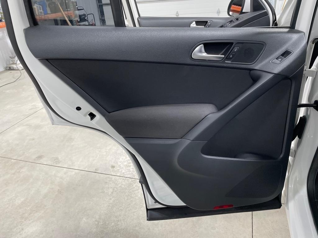 Volkswagen Tiguan  2012