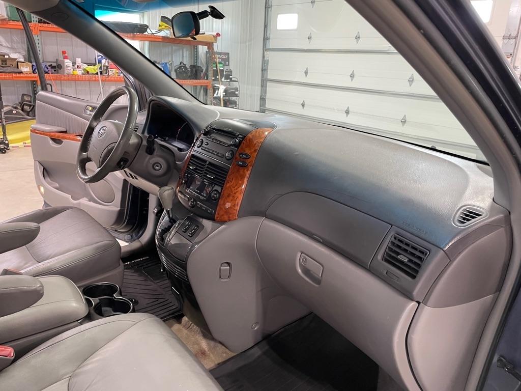Toyota Sienna  2008