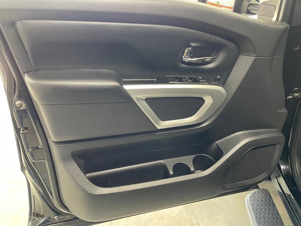 Nissan Titan  2017