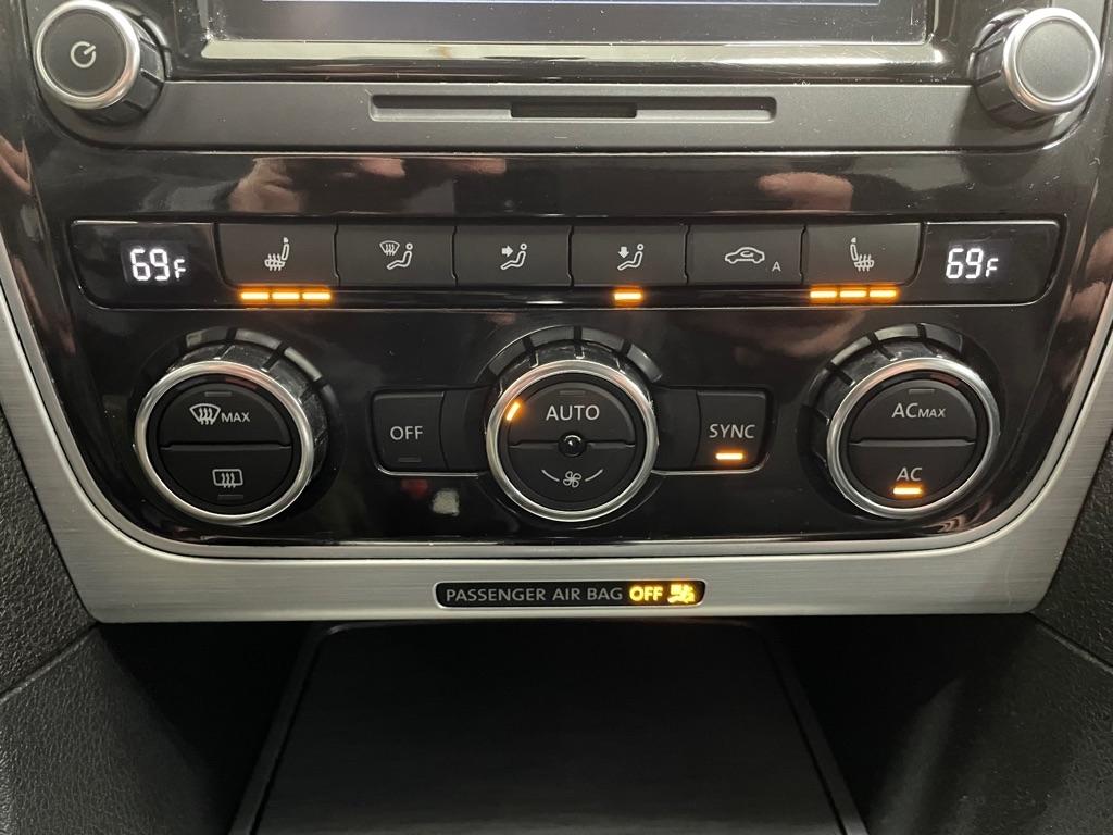 Volkswagen Passat  2012