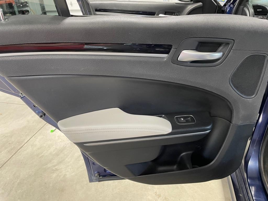 Chrysler 300  2017