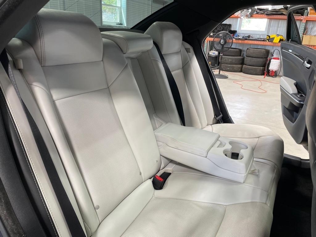 Chrysler 300  2017