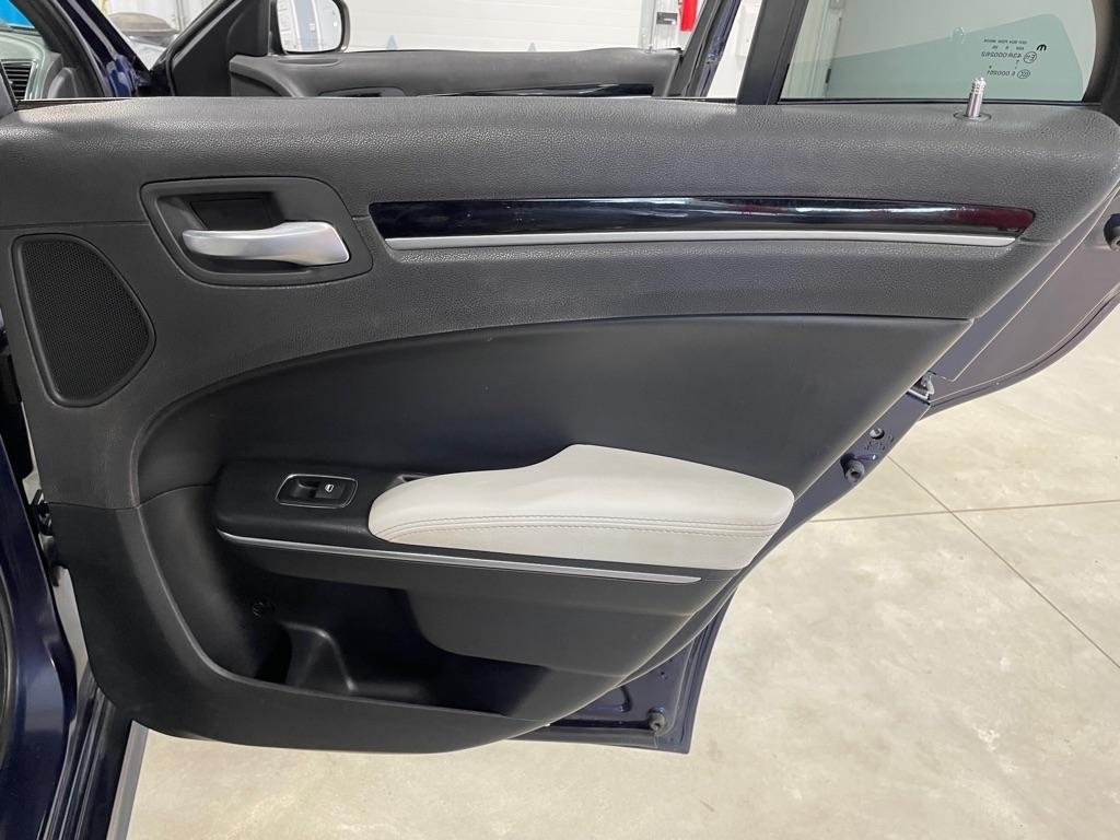 Chrysler 300  2017