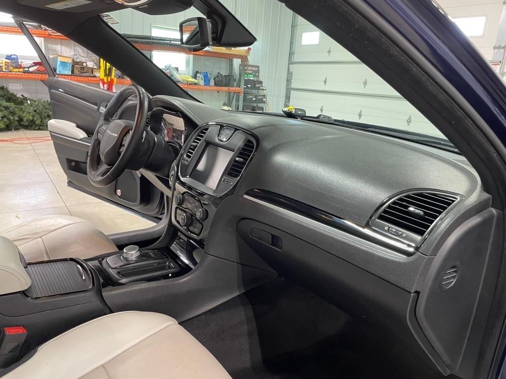 Chrysler 300  2017