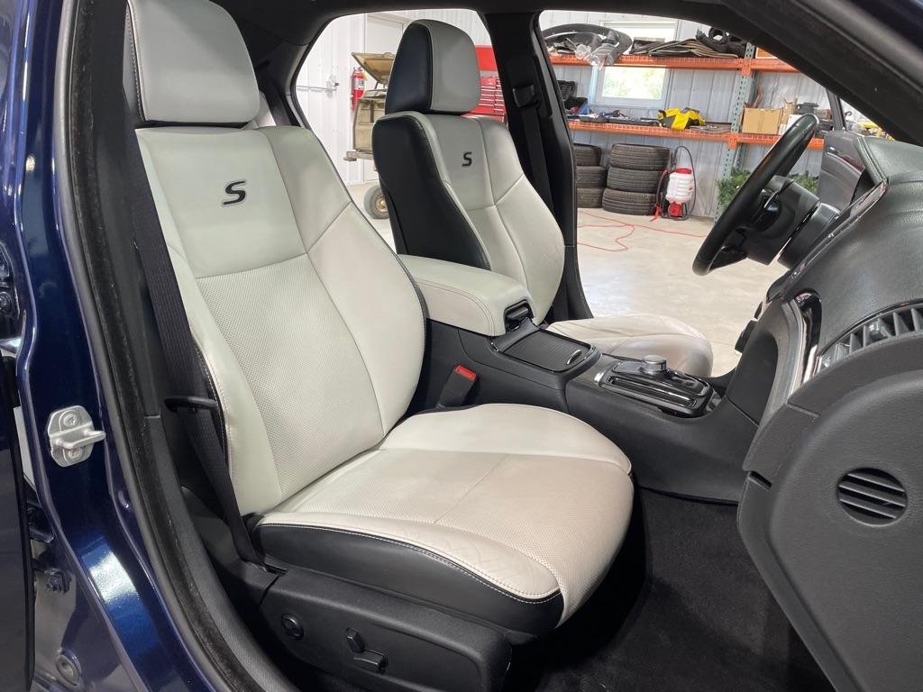 Chrysler 300  2017
